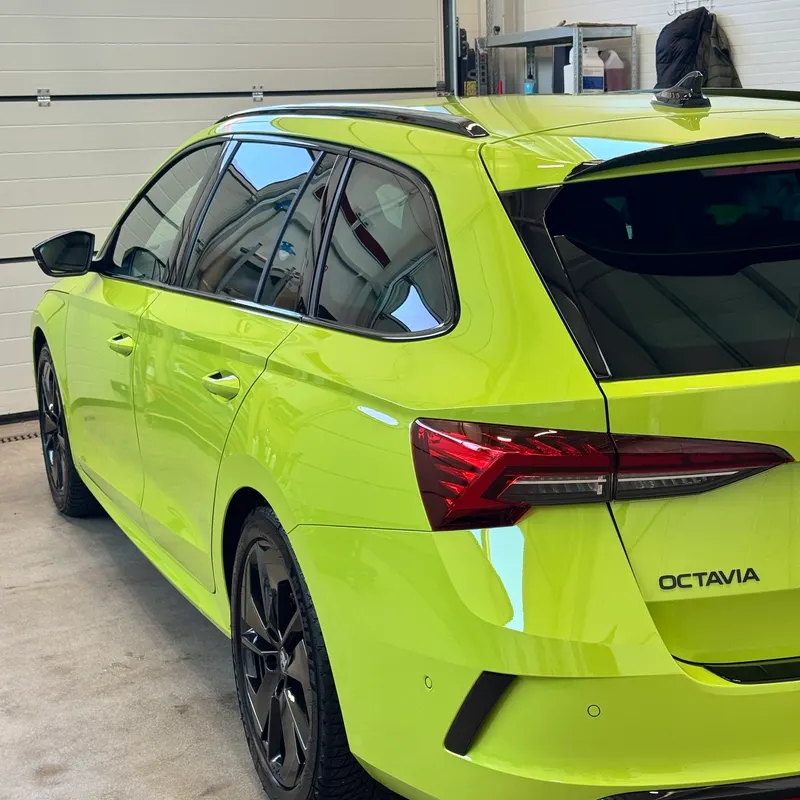 Zielona Škoda Octavia RS po zabezpieczeniu lakieru w studiu